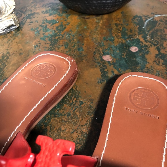 Tory Burch Moore Poppy Coral Leather Flat Sandals - Picture 3 of 8